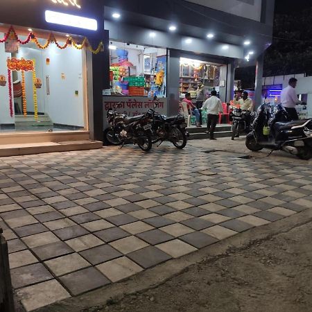 Hotel Dwarka Palace 艾哈迈德讷格尔 外观 照片