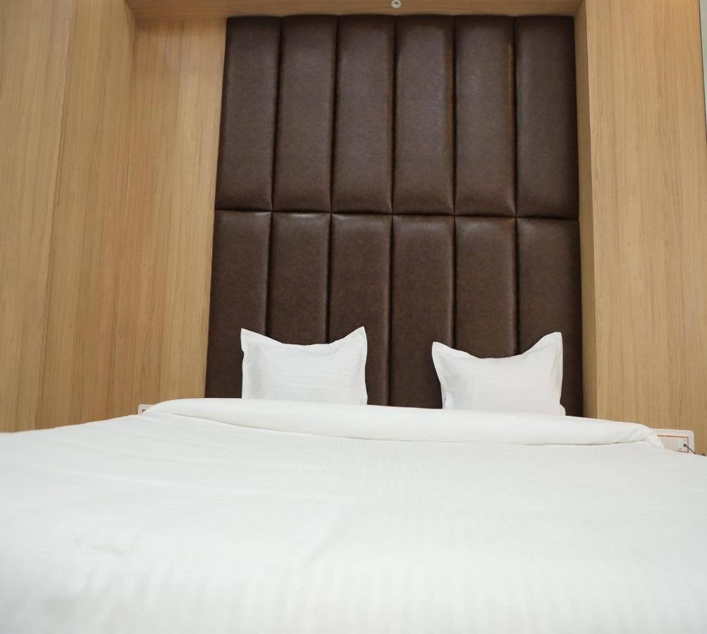 Hotel Dwarka Palace 艾哈迈德讷格尔 外观 照片
