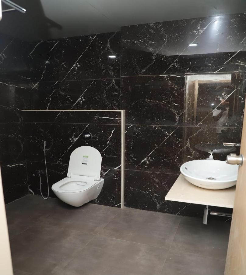 Hotel Dwarka Palace 艾哈迈德讷格尔 外观 照片